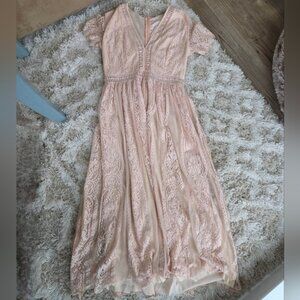 Elegant Lace Maxi Dress in Blush Pink